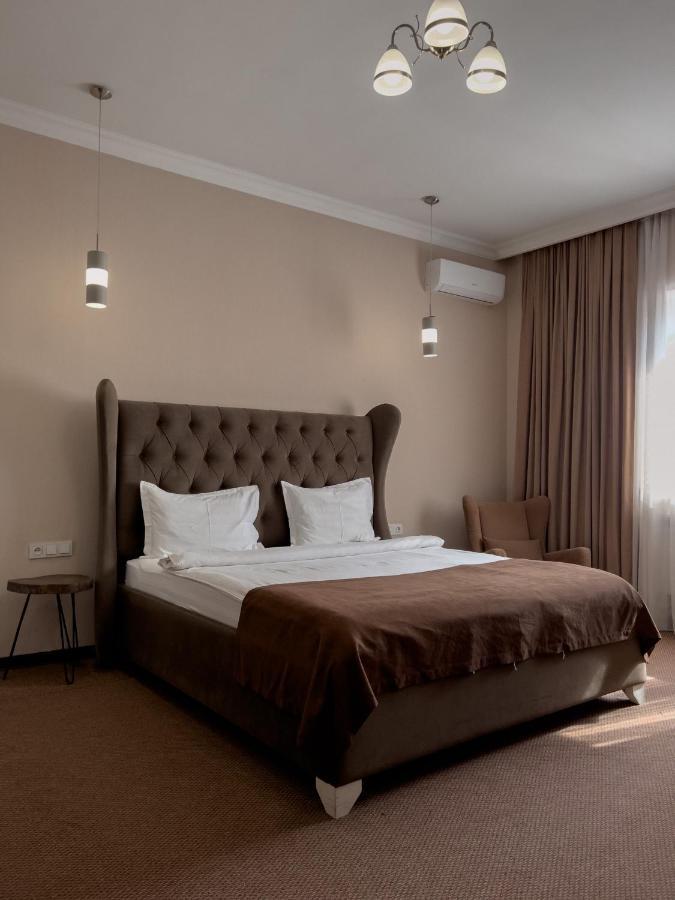 Keremet Hotel Алма Ата Екстериор снимка
