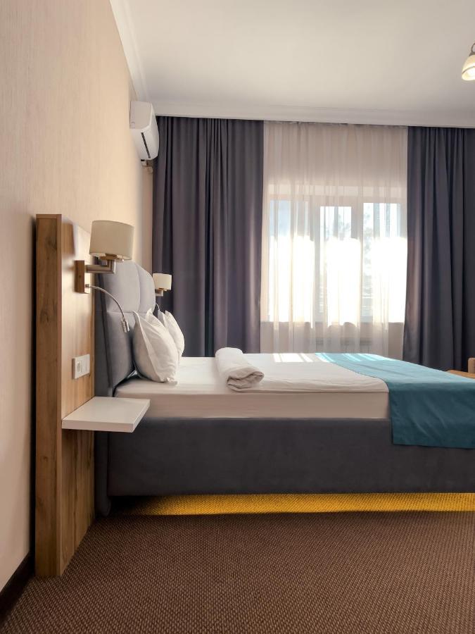 Keremet Hotel Алма Ата Екстериор снимка