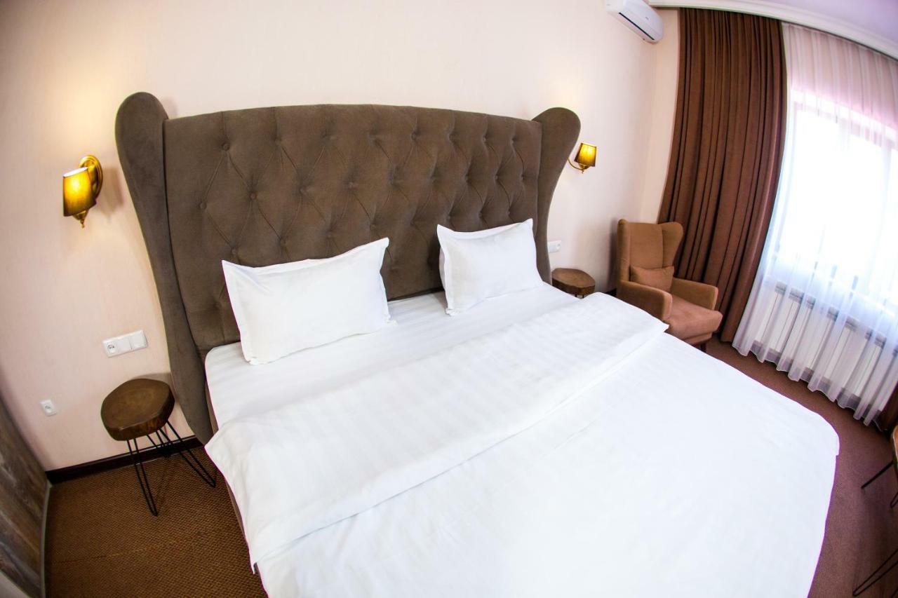 Keremet Hotel Алма Ата Екстериор снимка
